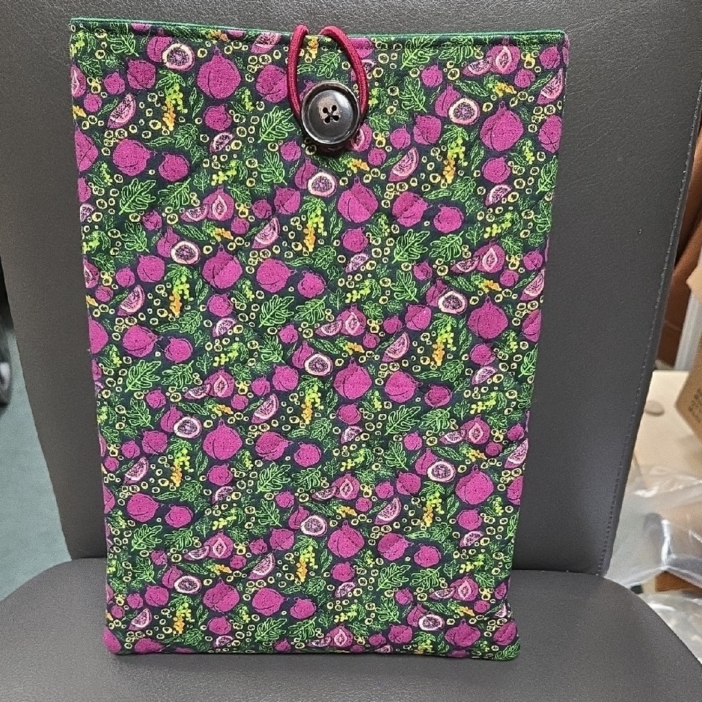 Crafty & Posh Fig Themed Quilted Book/Tablet Sleeve